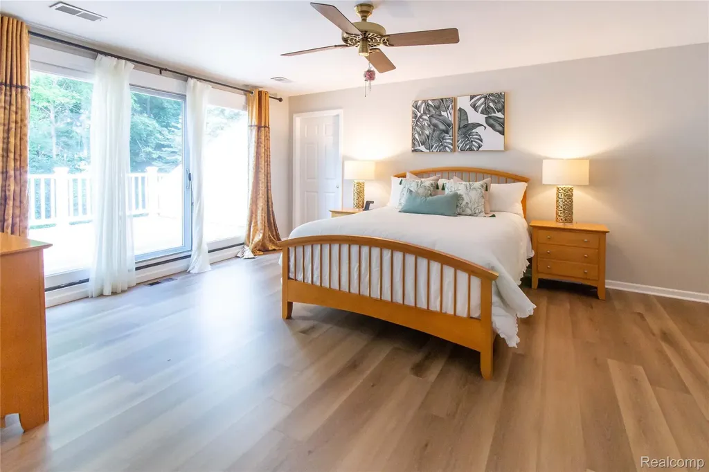 1880 Poppleton Drive West Bloomfield Charter Township MI 48324