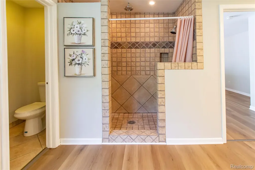 1880 Poppleton Drive West Bloomfield Charter Township MI 48324