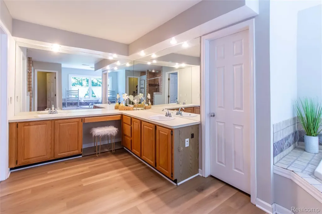 1880 Poppleton Drive West Bloomfield Charter Township MI 48324