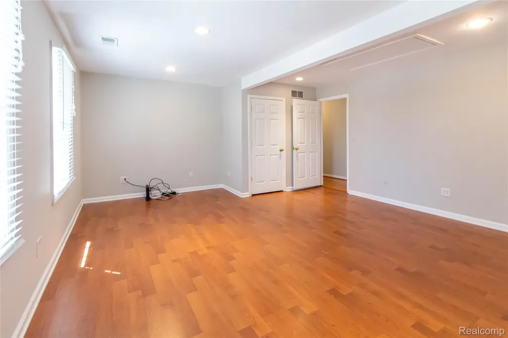 1880 Poppleton Drive West Bloomfield Charter Township MI 48324
