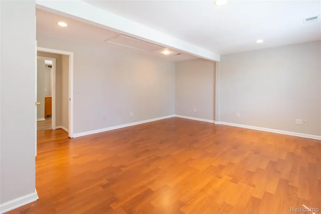 1880 Poppleton Drive West Bloomfield Charter Township MI 48324