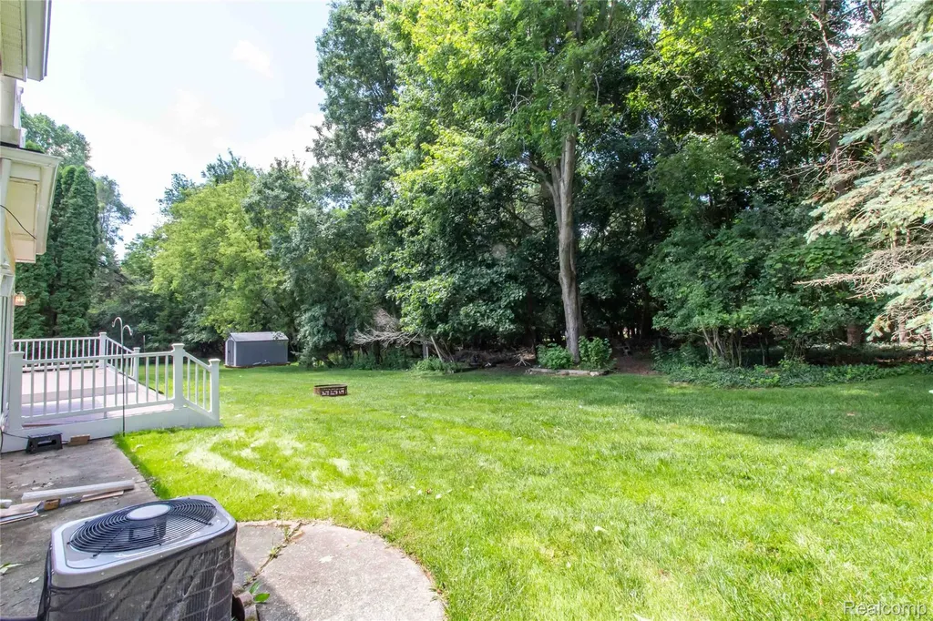 1880 Poppleton Drive West Bloomfield Charter Township MI 48324