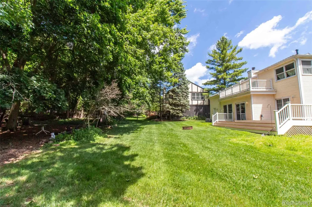 1880 Poppleton Drive West Bloomfield Charter Township MI 48324