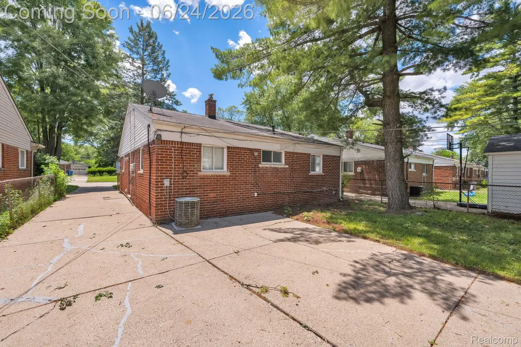 25636 Norfolk Street Dearborn Heights City MI 48125
