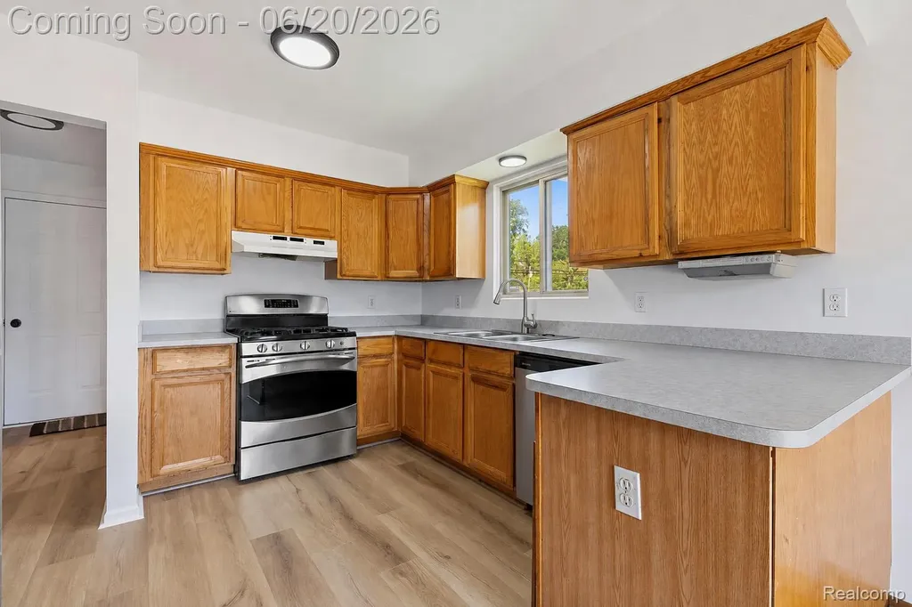 21884 Laurel Street Clinton Charter Township MI 48035