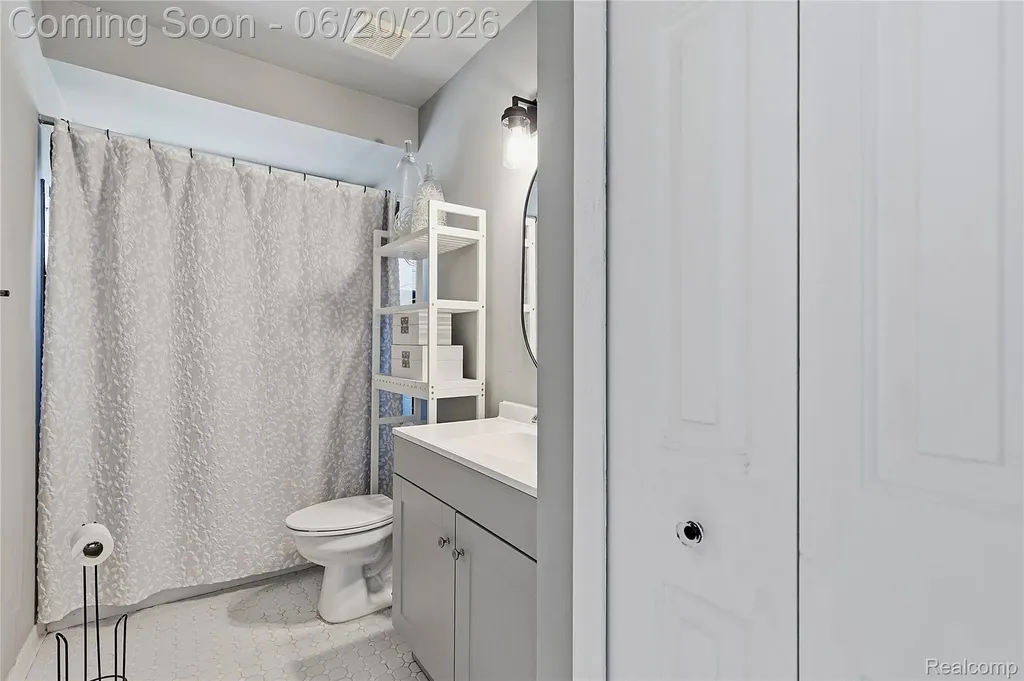 21884 Laurel Street Clinton Charter Township MI 48035