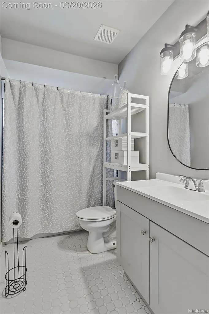 21884 Laurel Street Clinton Charter Township MI 48035