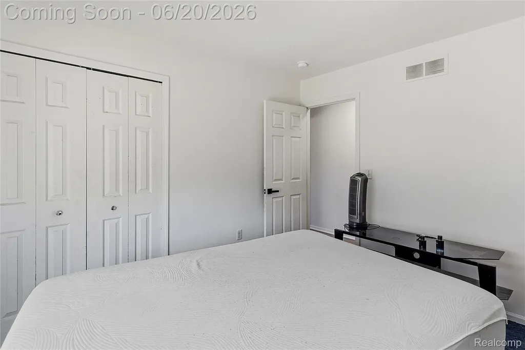 21884 Laurel Street Clinton Charter Township MI 48035