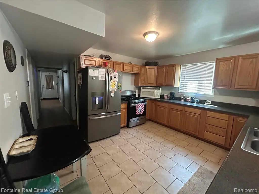 15714 Mcguire Street Taylor City MI 48180