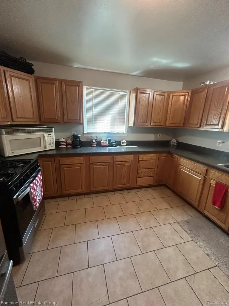 15714 Mcguire Street Taylor City MI 48180