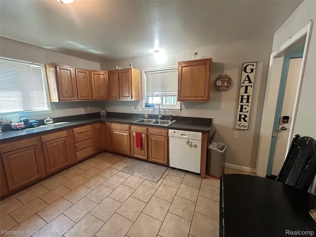 15714 Mcguire Street Taylor City MI 48180