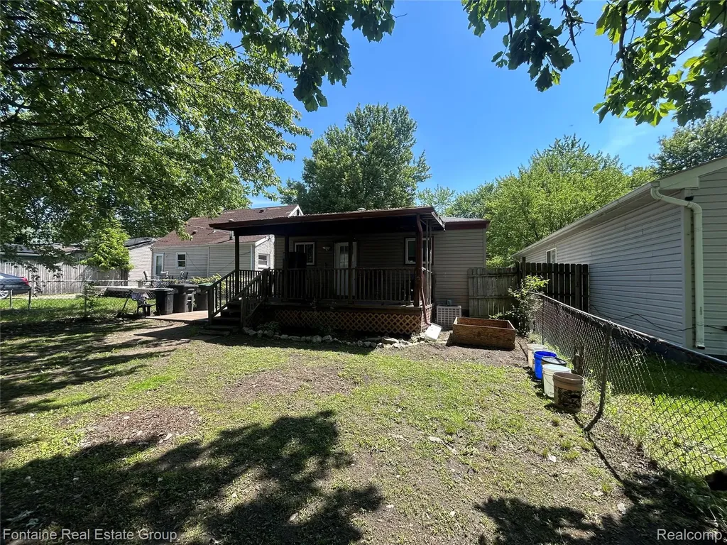 15714 Mcguire Street Taylor City MI 48180