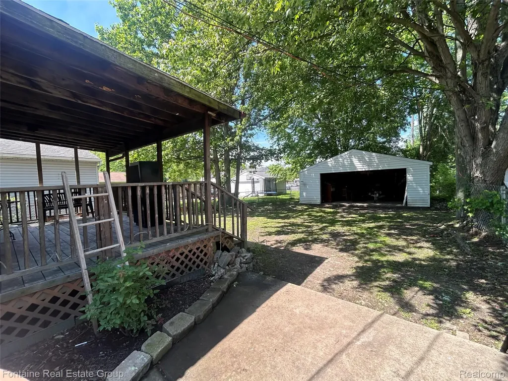 15714 Mcguire Street Taylor City MI 48180