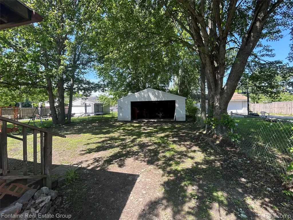 15714 Mcguire Street Taylor City MI 48180