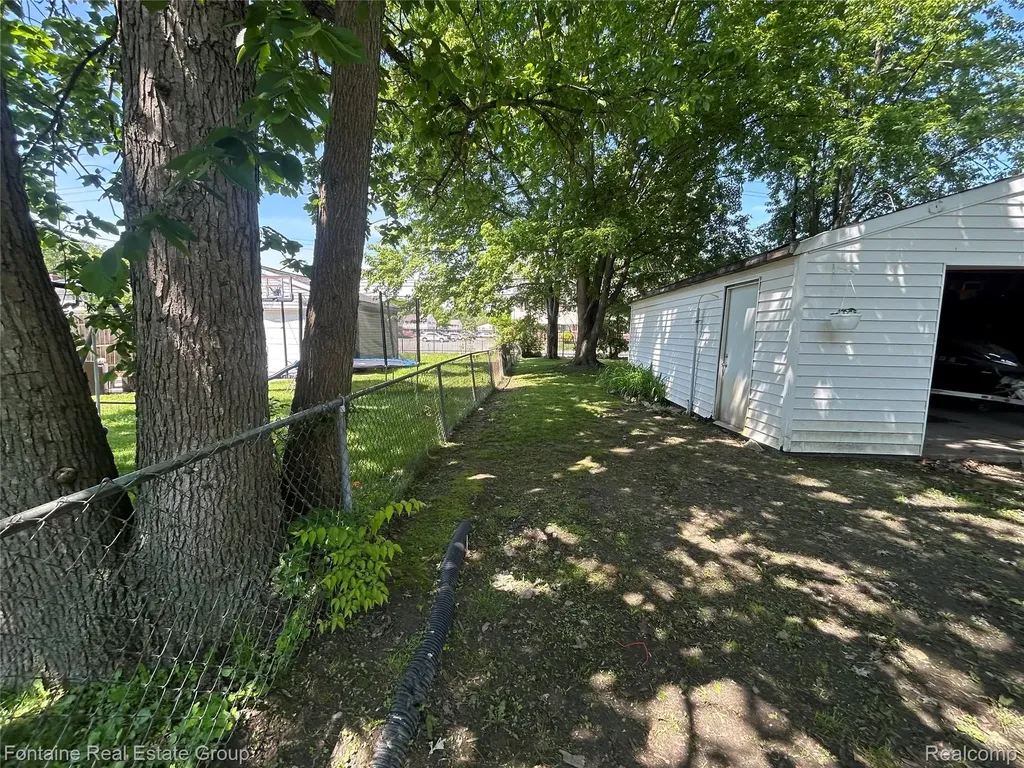 15714 Mcguire Street Taylor City MI 48180