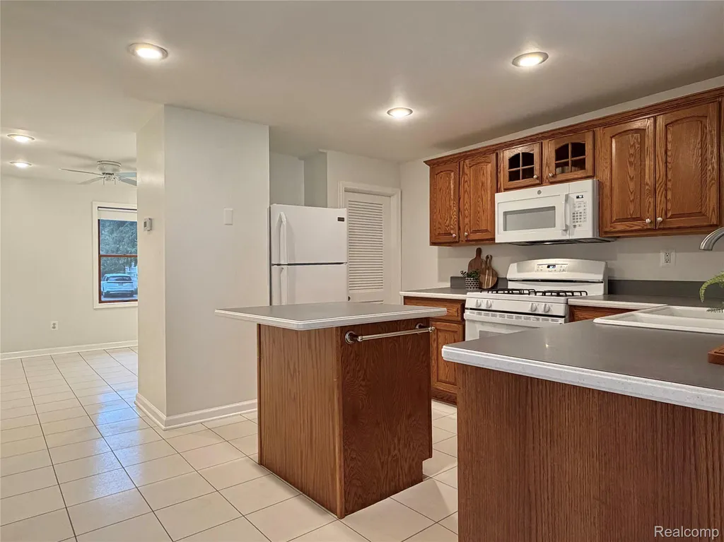 610 Quarter Street Rochester City MI 48307
