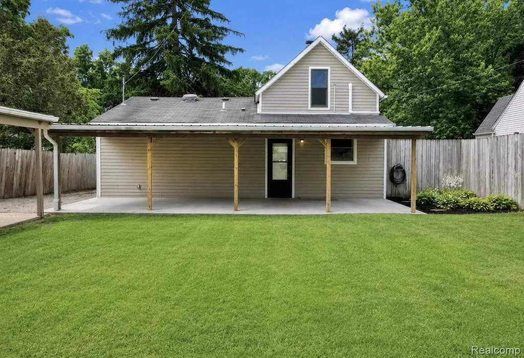 610 Quarter Street Rochester City MI 48307