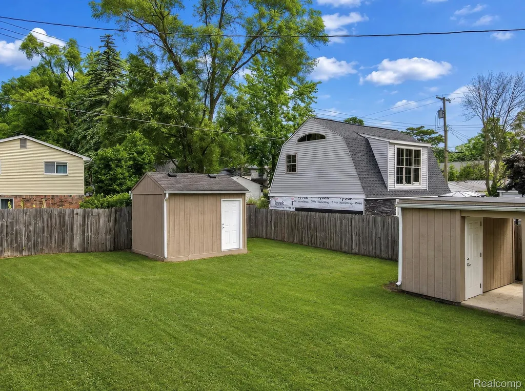 610 Quarter Street Rochester City MI 48307