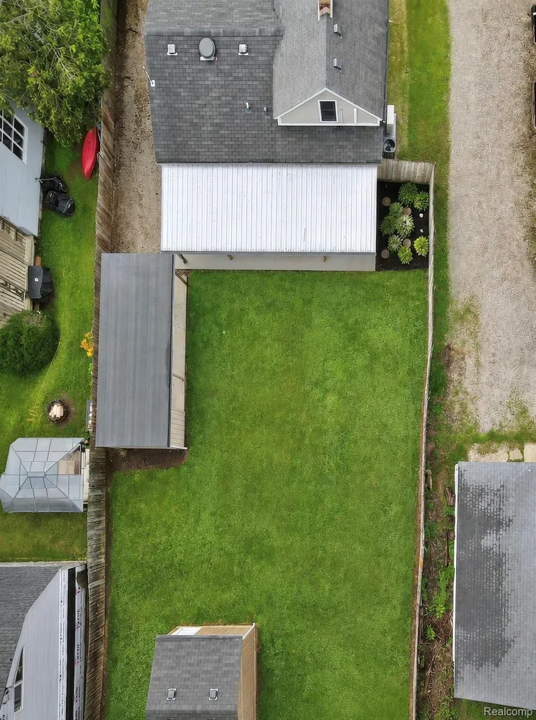 610 Quarter Street Rochester City MI 48307