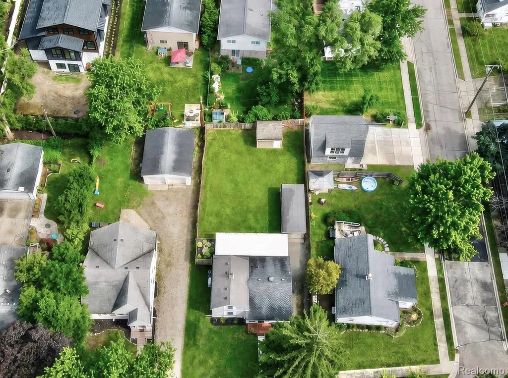 610 Quarter Street Rochester City MI 48307