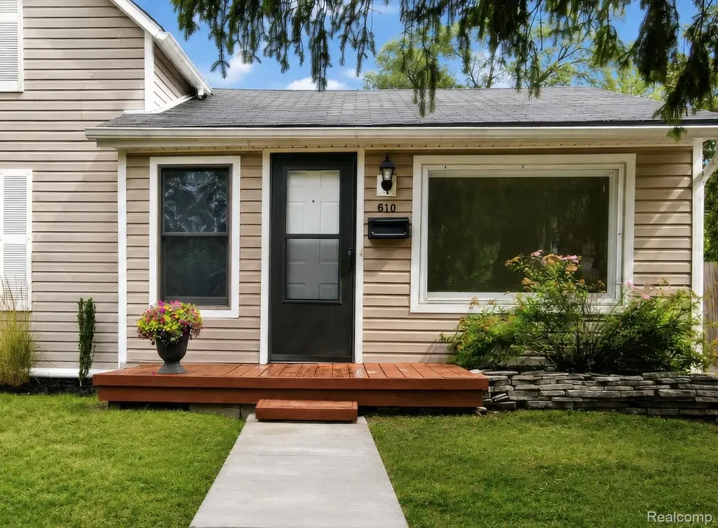610 Quarter Street Rochester City MI 48307