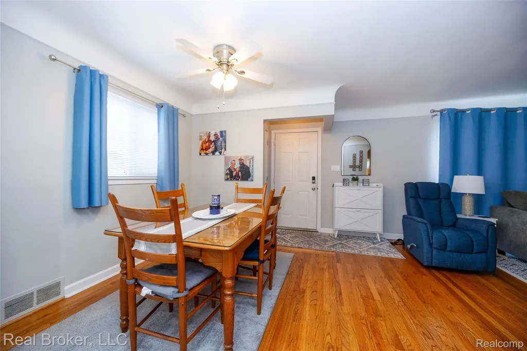 29454 Barton Street Garden City City MI 48135