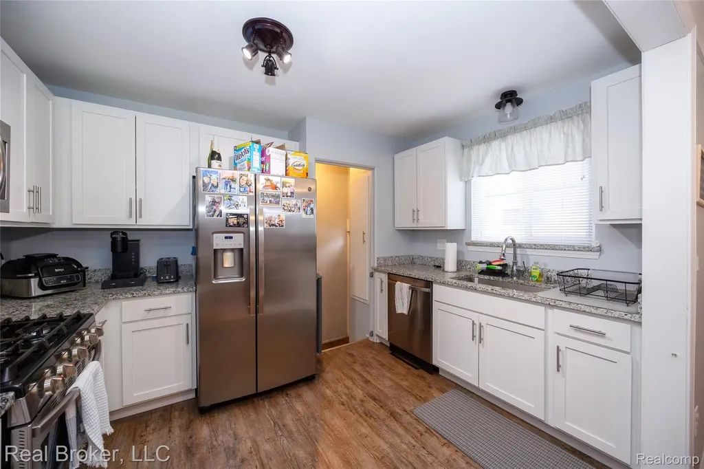 29454 Barton Street Garden City City MI 48135
