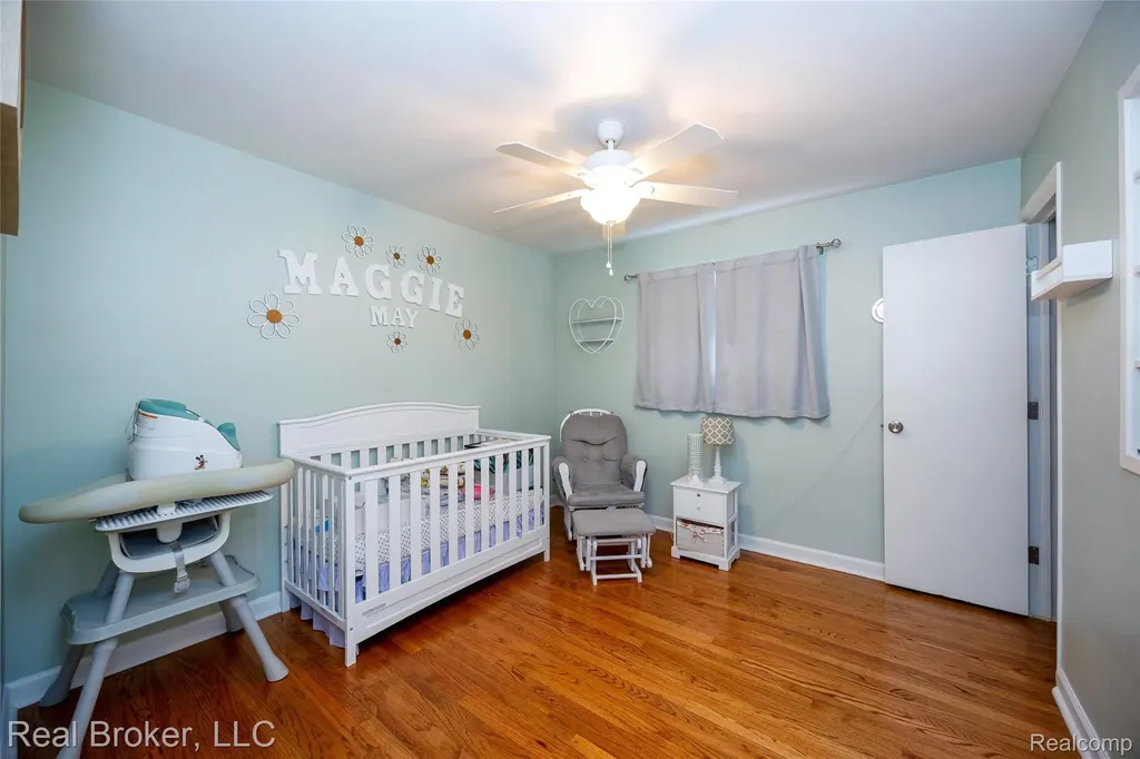 29454 Barton Street Garden City City MI 48135
