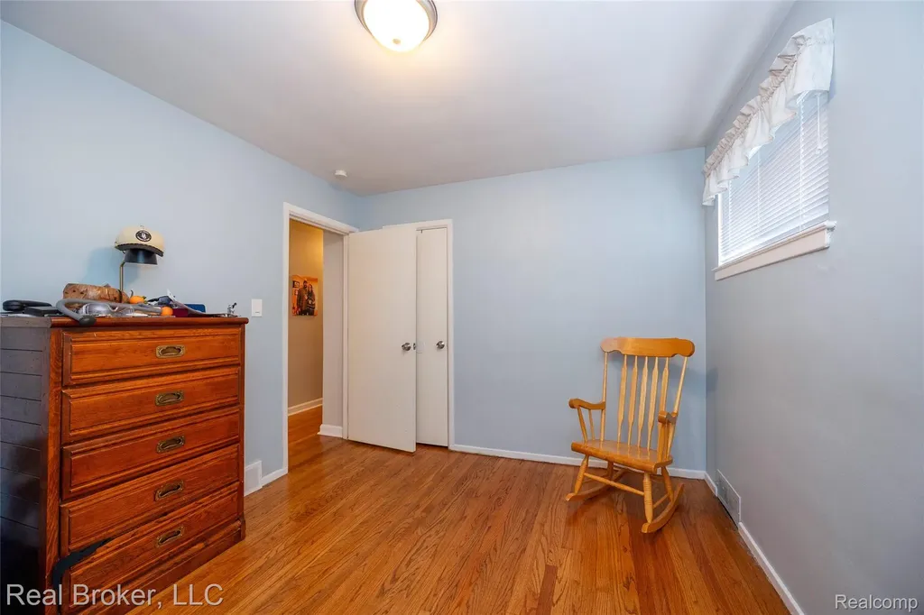 29454 Barton Street Garden City City MI 48135