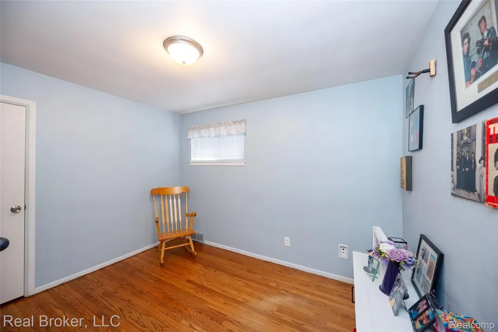 29454 Barton Street Garden City City MI 48135