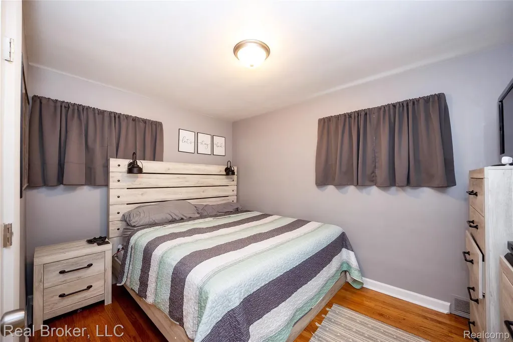 29454 Barton Street Garden City City MI 48135