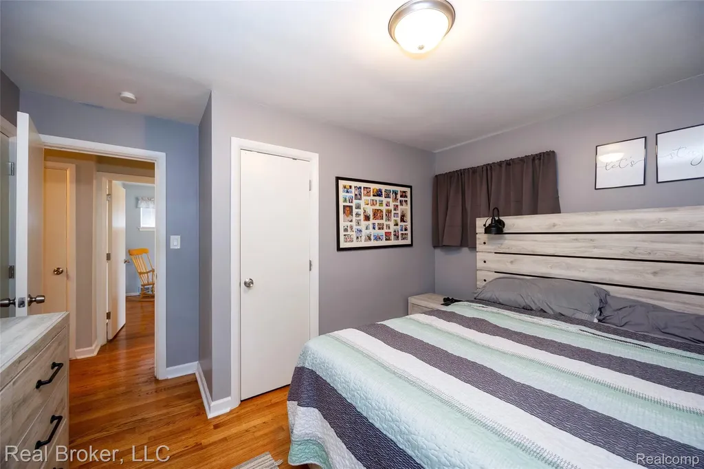 29454 Barton Street Garden City City MI 48135