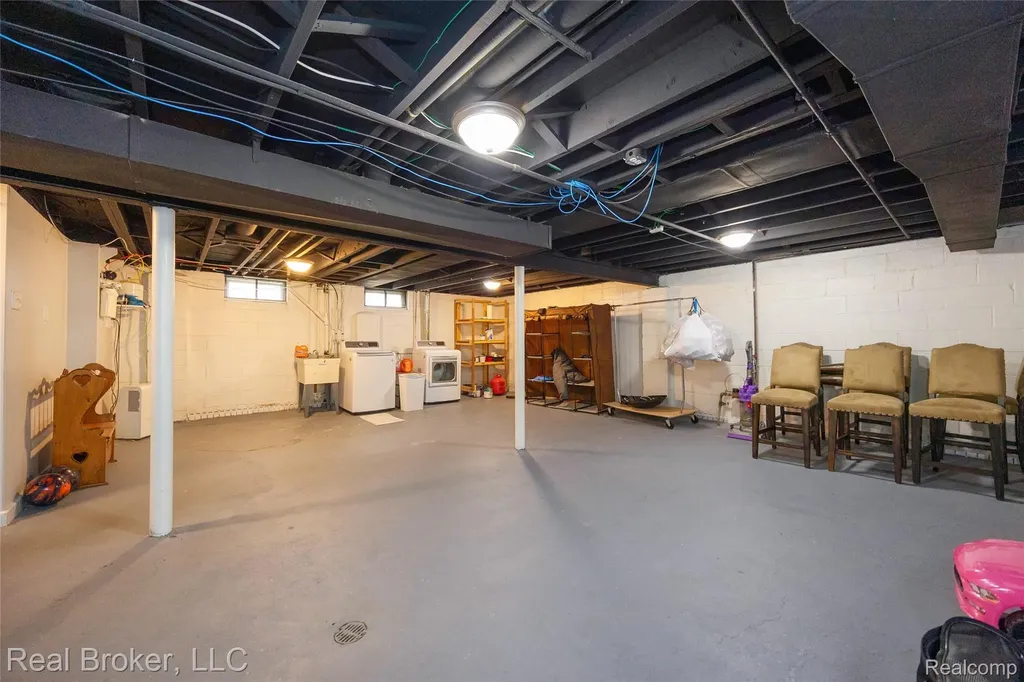 29454 Barton Street Garden City City MI 48135