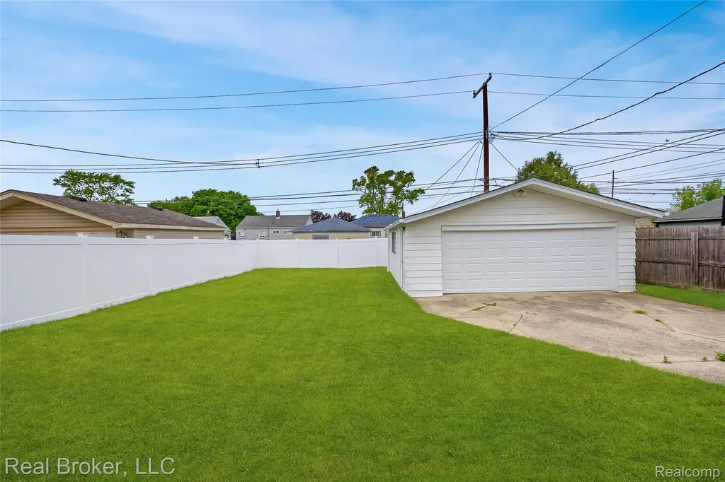 29454 Barton Street Garden City City MI 48135