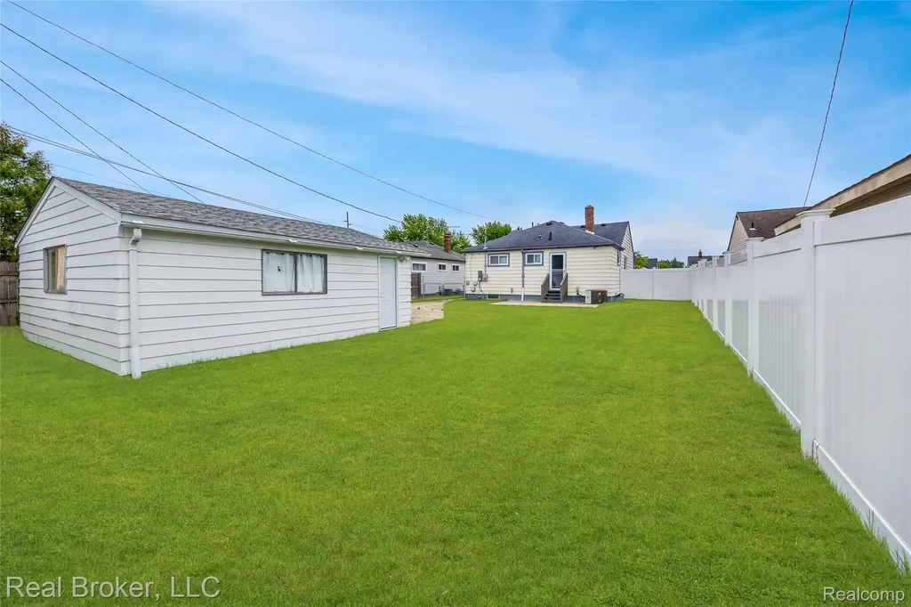 29454 Barton Street Garden City City MI 48135