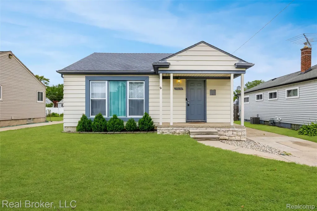 29454 Barton Street Garden City City MI 48135