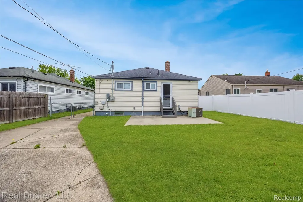 29454 Barton Street Garden City City MI 48135