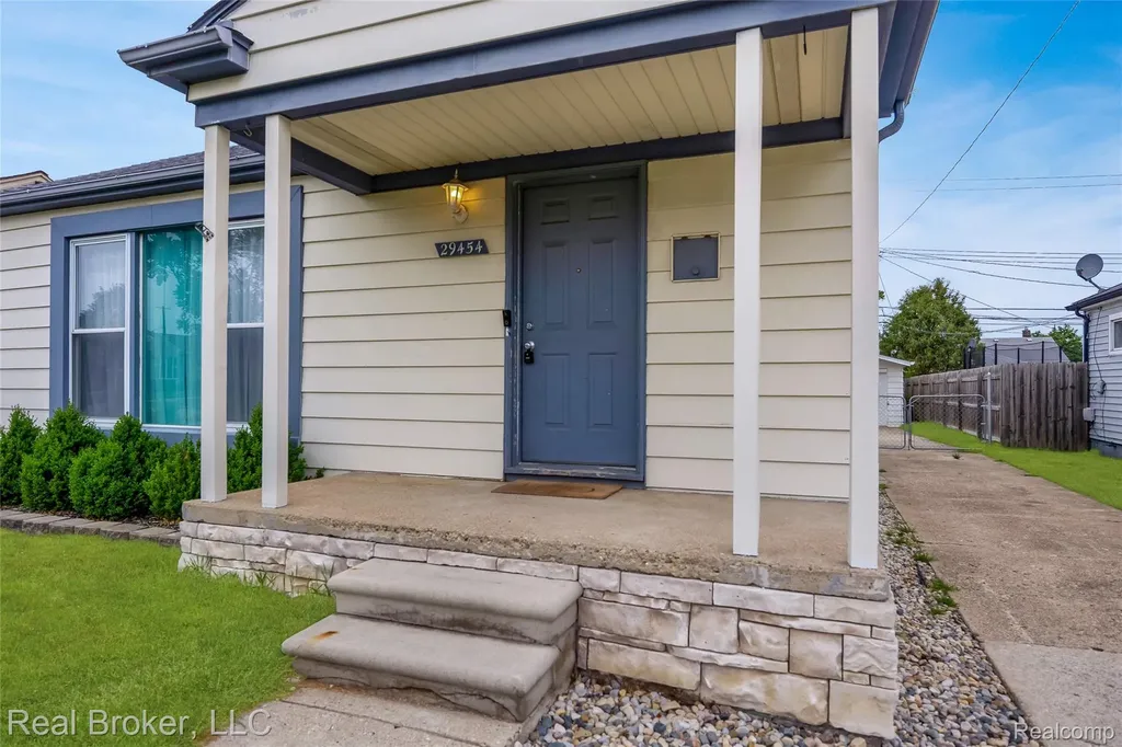 29454 Barton Street Garden City City MI 48135