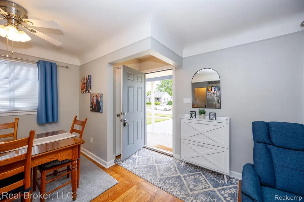 29454 Barton Street Garden City City MI 48135