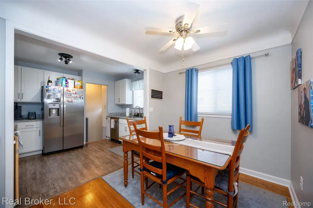 29454 Barton Street Garden City City MI 48135