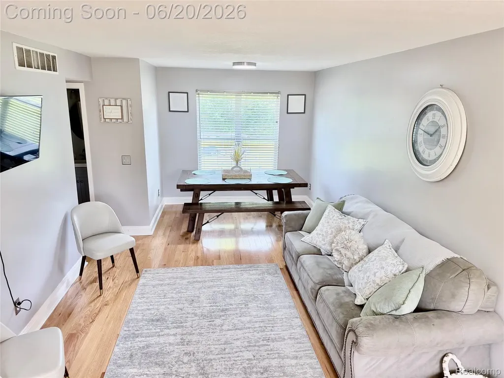 30680 Nelson Circle Westland City MI 48186