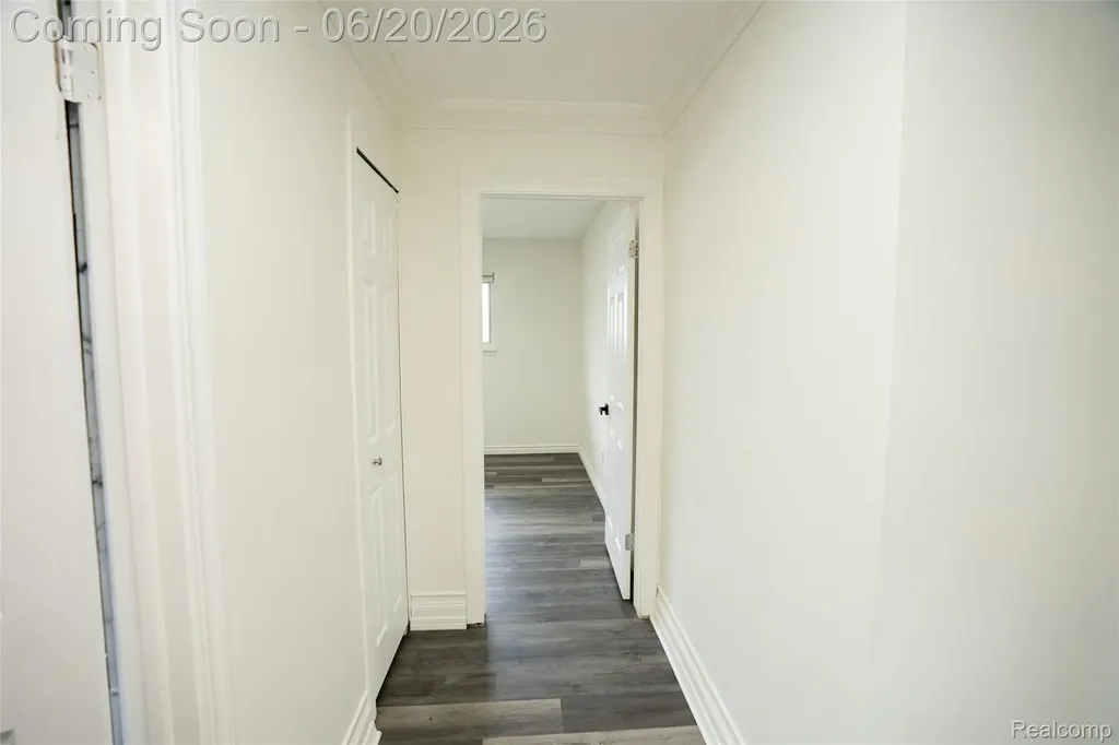 32514 Gainsborough Drive Warren City MI 48088