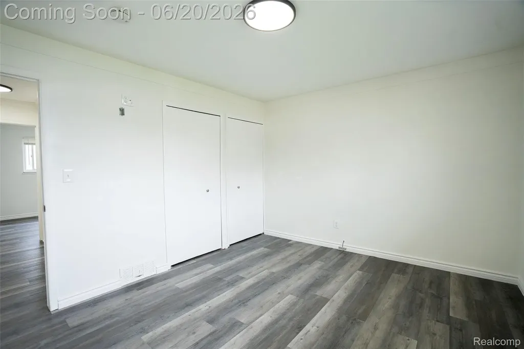 32514 Gainsborough Drive Warren City MI 48088