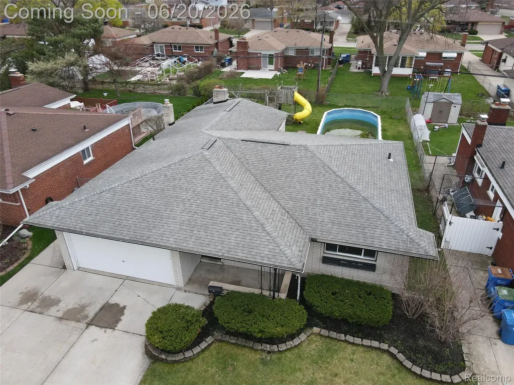 32514 Gainsborough Drive Warren City MI 48088