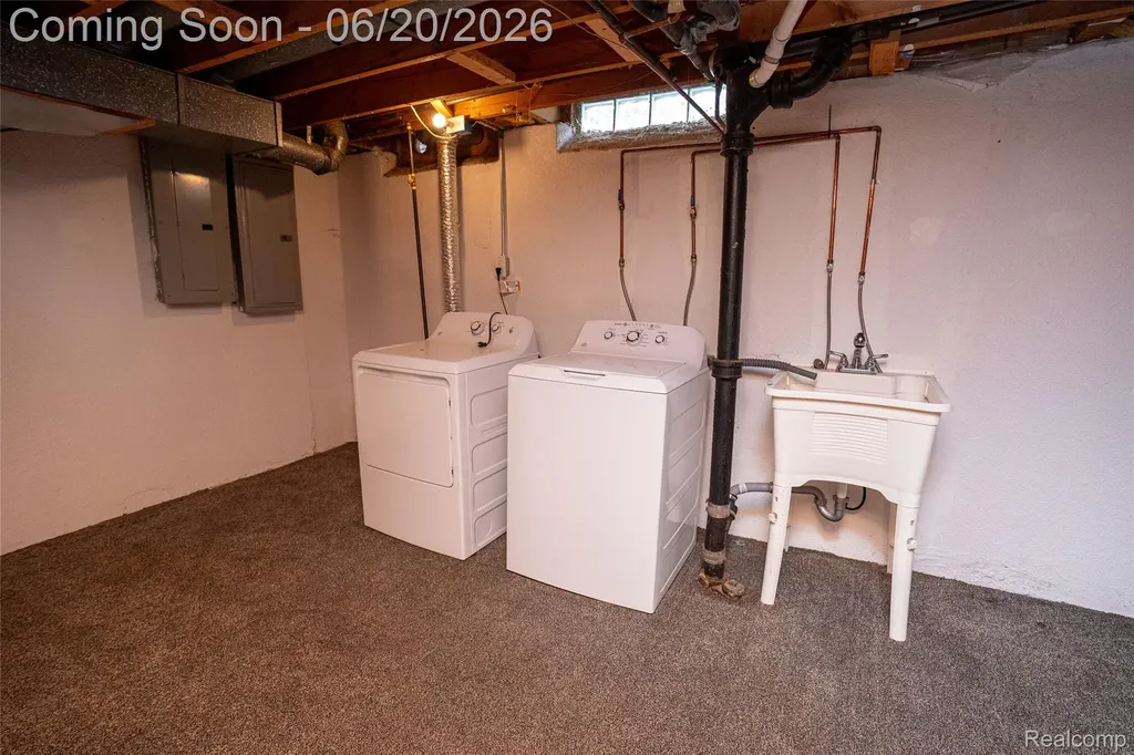 32514 Gainsborough Drive Warren City MI 48088
