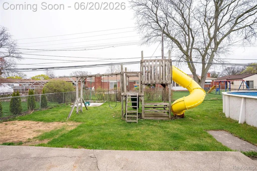 32514 Gainsborough Drive Warren City MI 48088