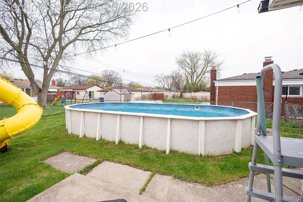 32514 Gainsborough Drive Warren City MI 48088