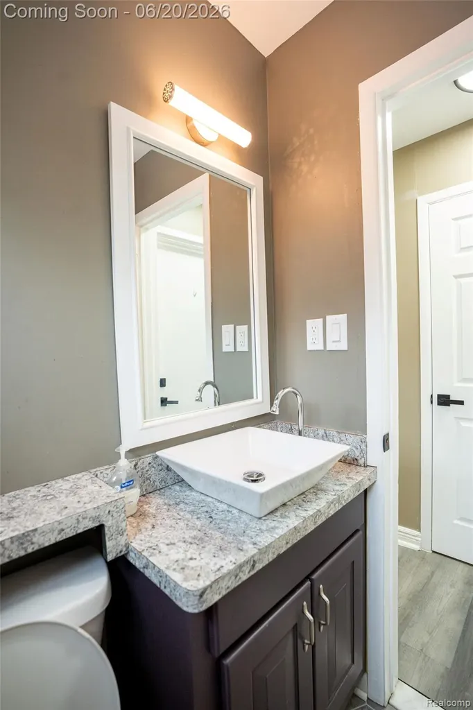 32514 Gainsborough Drive Warren City MI 48088