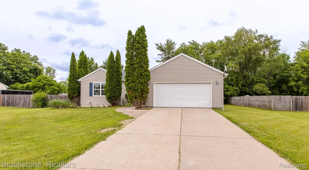 5039 Auker Drive Grand Blanc Charter Township MI 48507