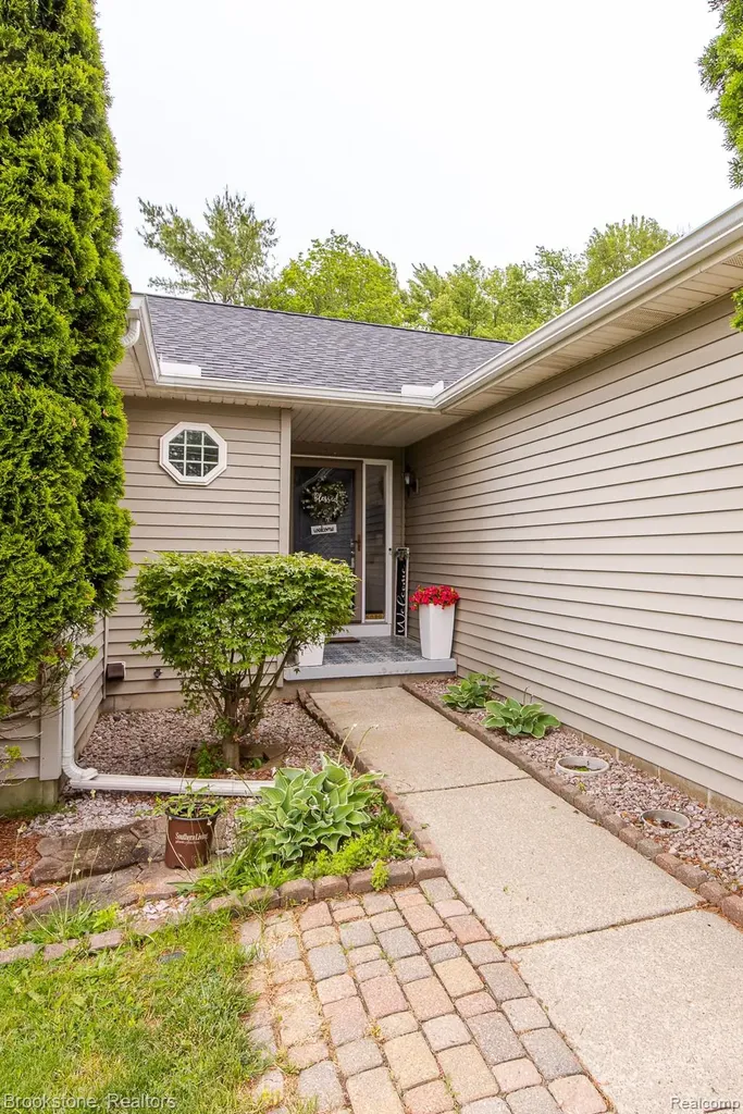 5039 Auker Drive Grand Blanc Charter Township MI 48507